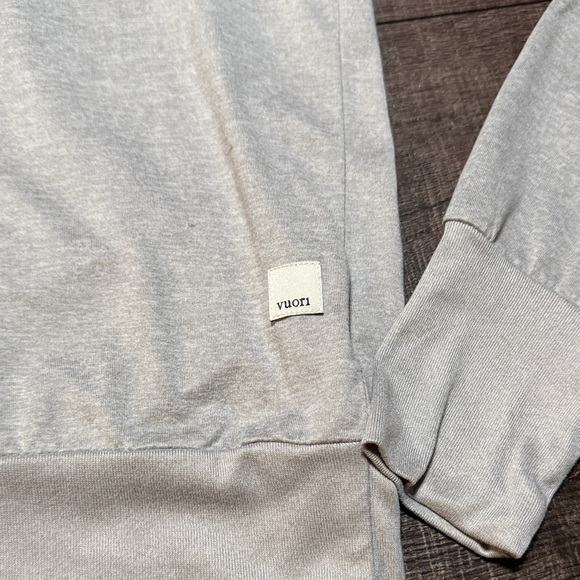 Vuori Light Gray Long Sleeve Top - Picture 2 of 6